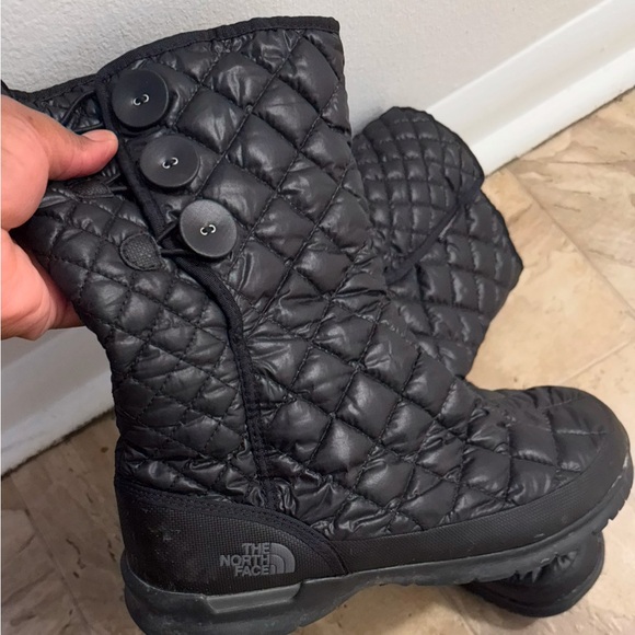 The North Face Women's Black Winter Boots - Picture 1 of 4